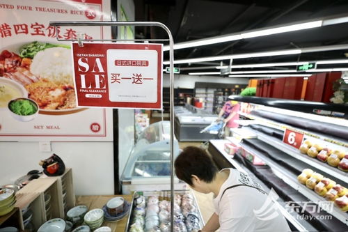 伊势丹百货闭店大促销，市民蜂拥扫货服装